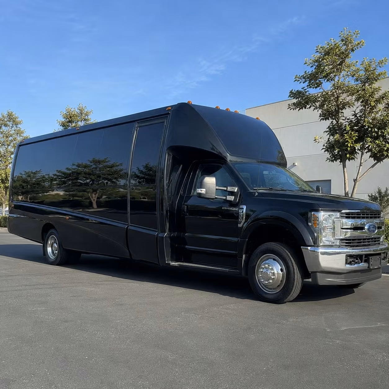 compare prom party buses minibuses and charter buses for your glendale group all in one place