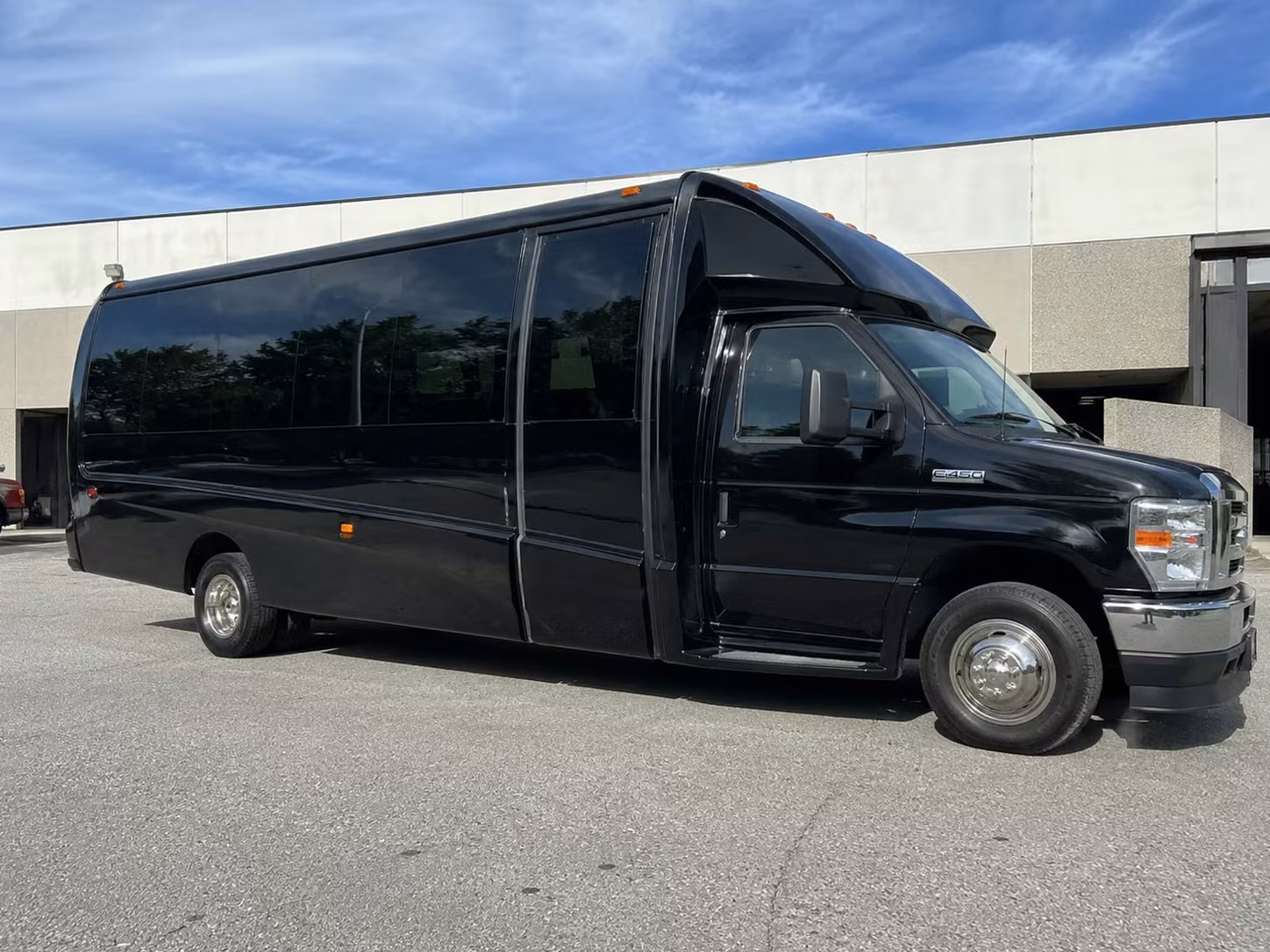 minibus and charter bus rentals for glendale students visiting the california science center